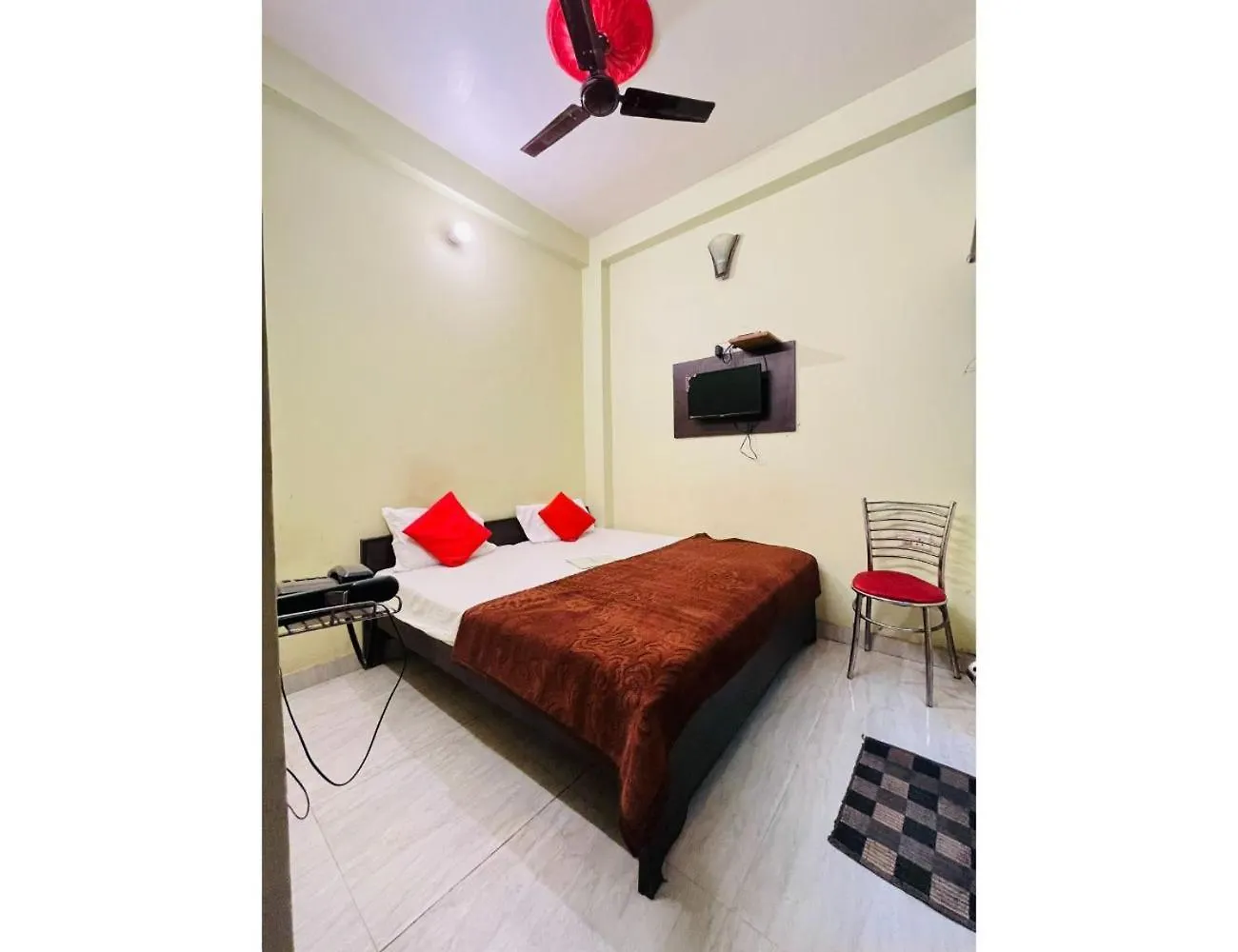 ****  Rameshwaram Guest House Benares India